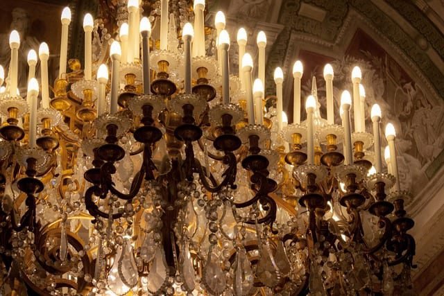 Current Crystal Chandeliers and the Rich Brilliance They Add To Your Home