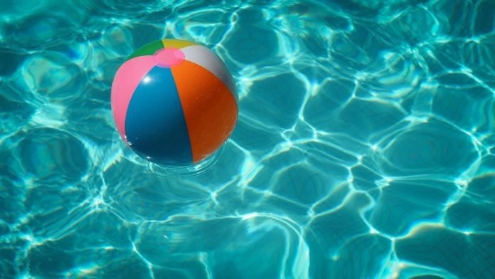4 Pool Cleaning Tips for Autumn