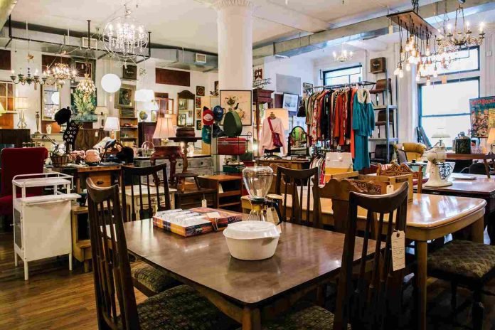 Antique Buying Guide: How to Shop for Vintage Items?