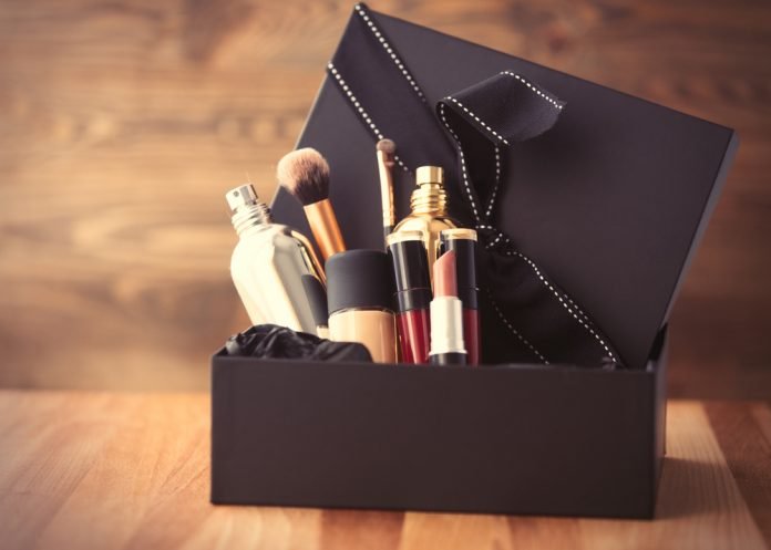 All The Vast Range of Options That One Can Get For Custom Makeup Boxes