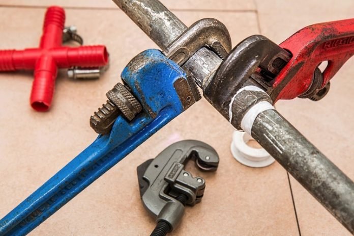 3 Sure Signs It's Time to Call a Professional Plumber