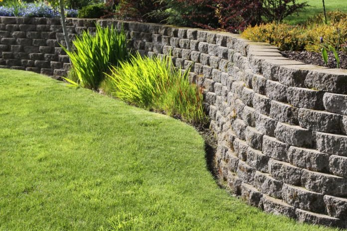 What Is The Best Material To Put Behind A Retaining Walls?