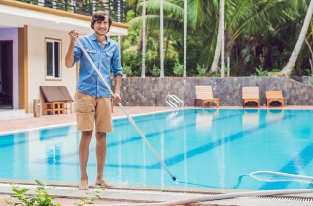 A Pool Maintenance Guide You Can Use