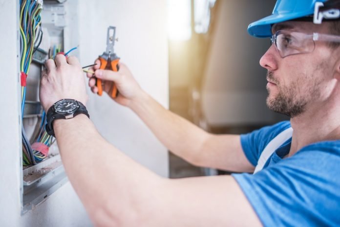 Why You Need to Hire a Licensed Technician