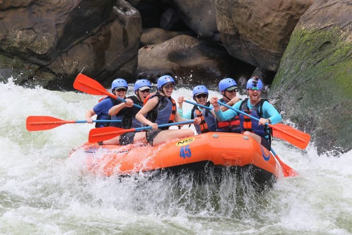 3 tips to stay safe while whitewater rafting
