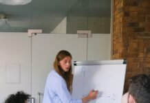 Management training programmes Management training