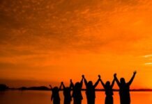 Making Friends in a New Country: 8 Tips for Socializing Abroad Making Friends