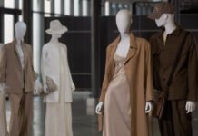 Display Mannequins – Applications in the Fashion Industry Display Mannequins - Applications in the Fashion Industry