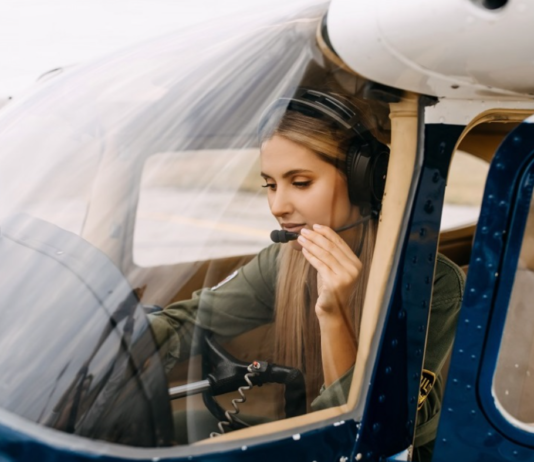 How a Flight School Becomes Popular Among Aspiring Pilots Flight School