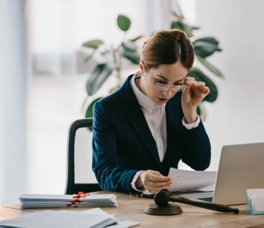 Do You Need a Law Degree? How to Switch Careers via the SQE Need a Law Degree